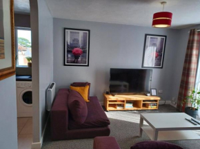The Maltings- Old Door-Huku Kwetu -2 Bedroom Apartment-Dunstable